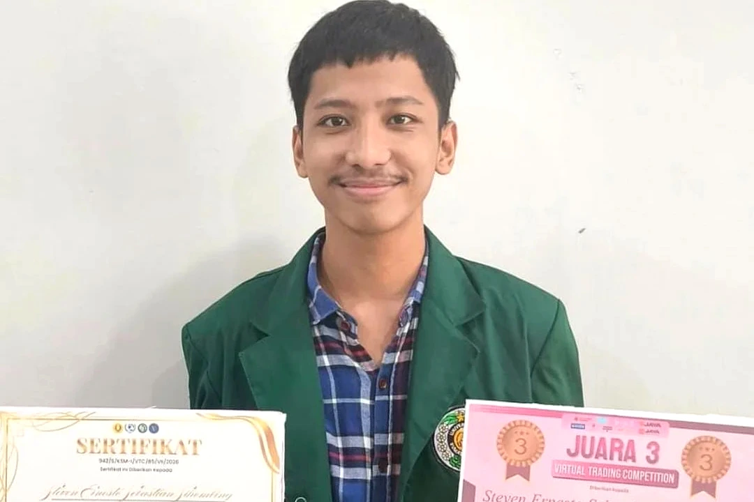 Mahasiswa FEB USU Steven Sihombing Raih Tiga Gelar Juara Trading Saham Tingkat Nasional